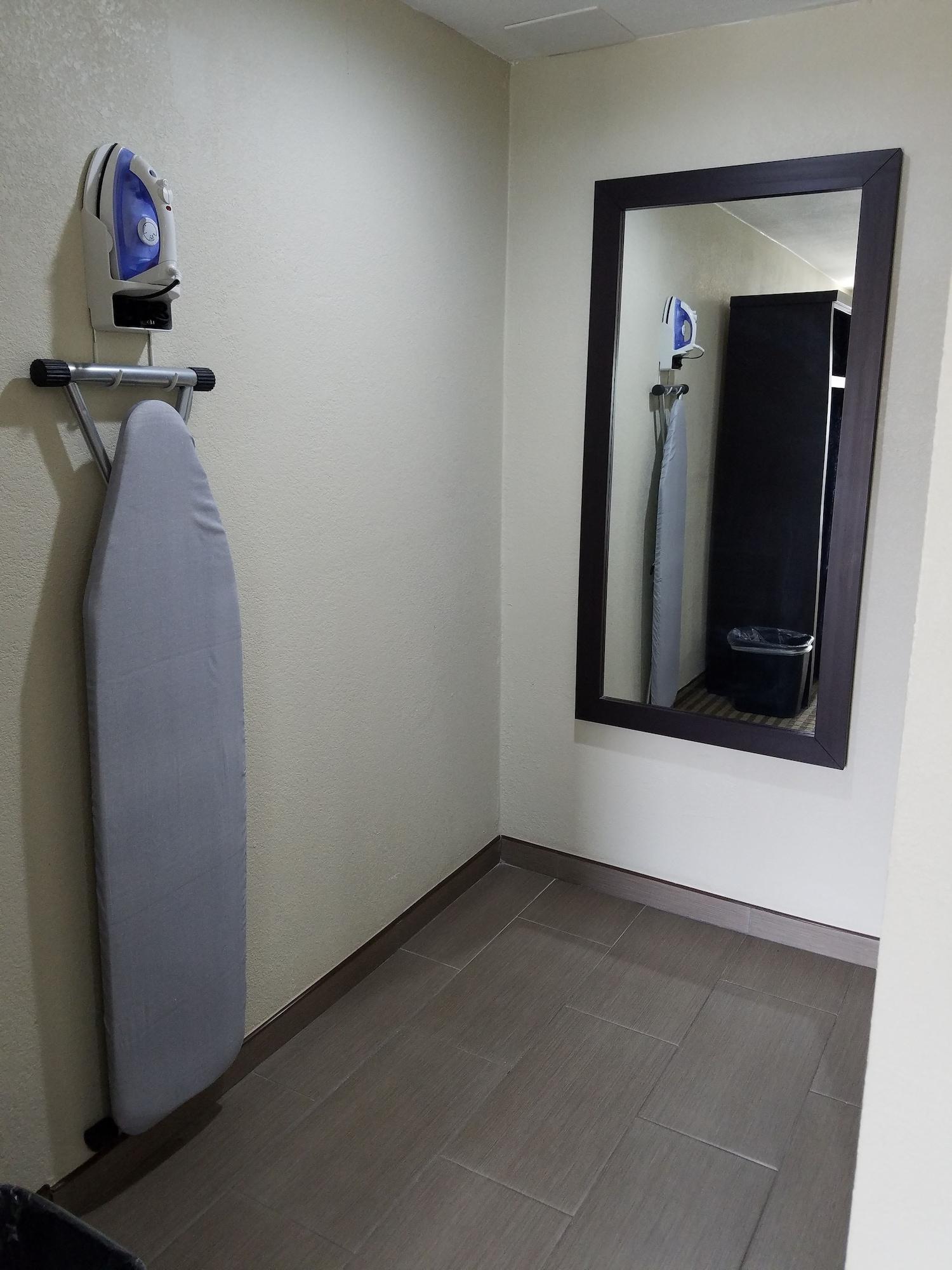 Days Inn By Wyndham El Centro Bagian luar foto