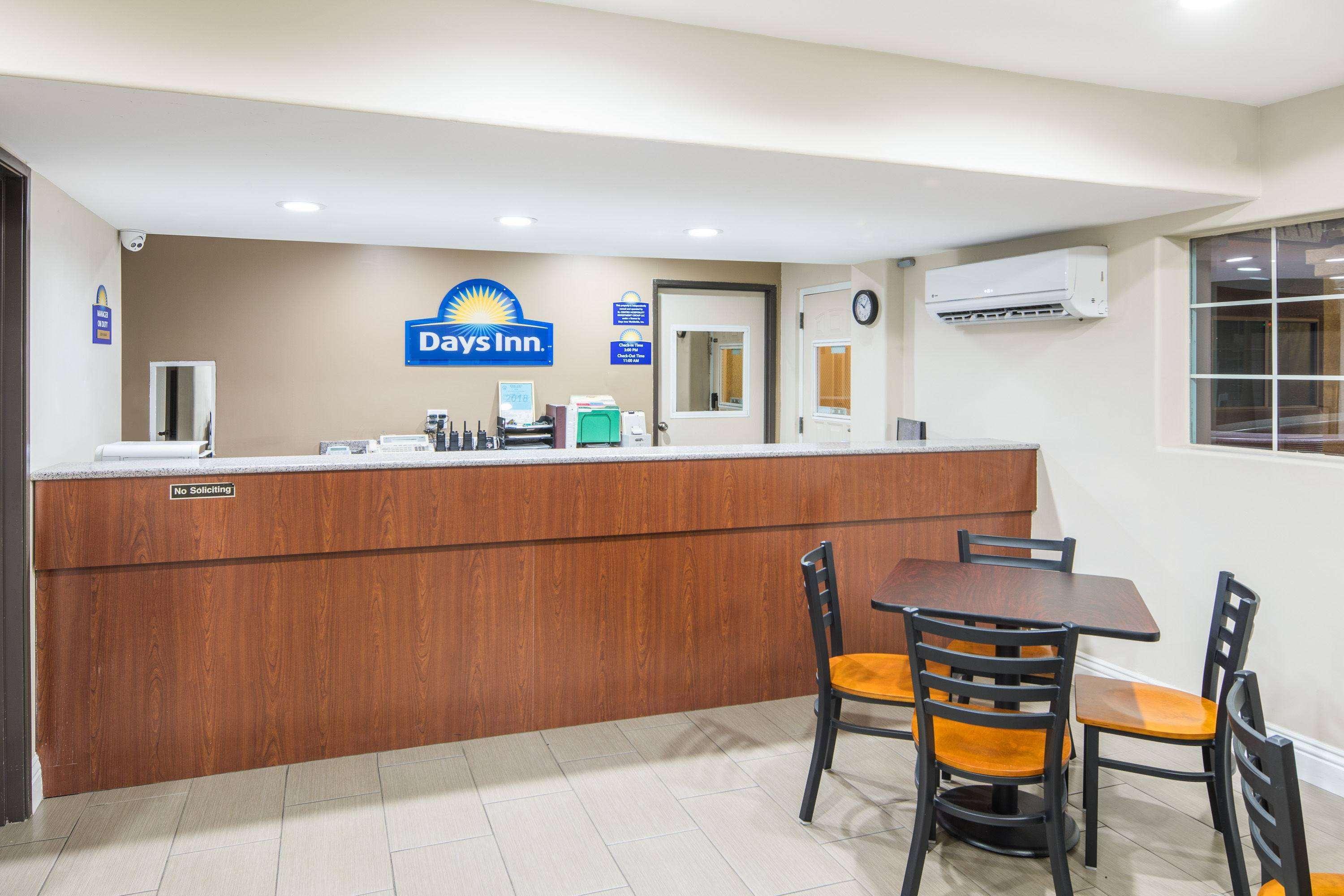 Days Inn By Wyndham El Centro Bagian luar foto