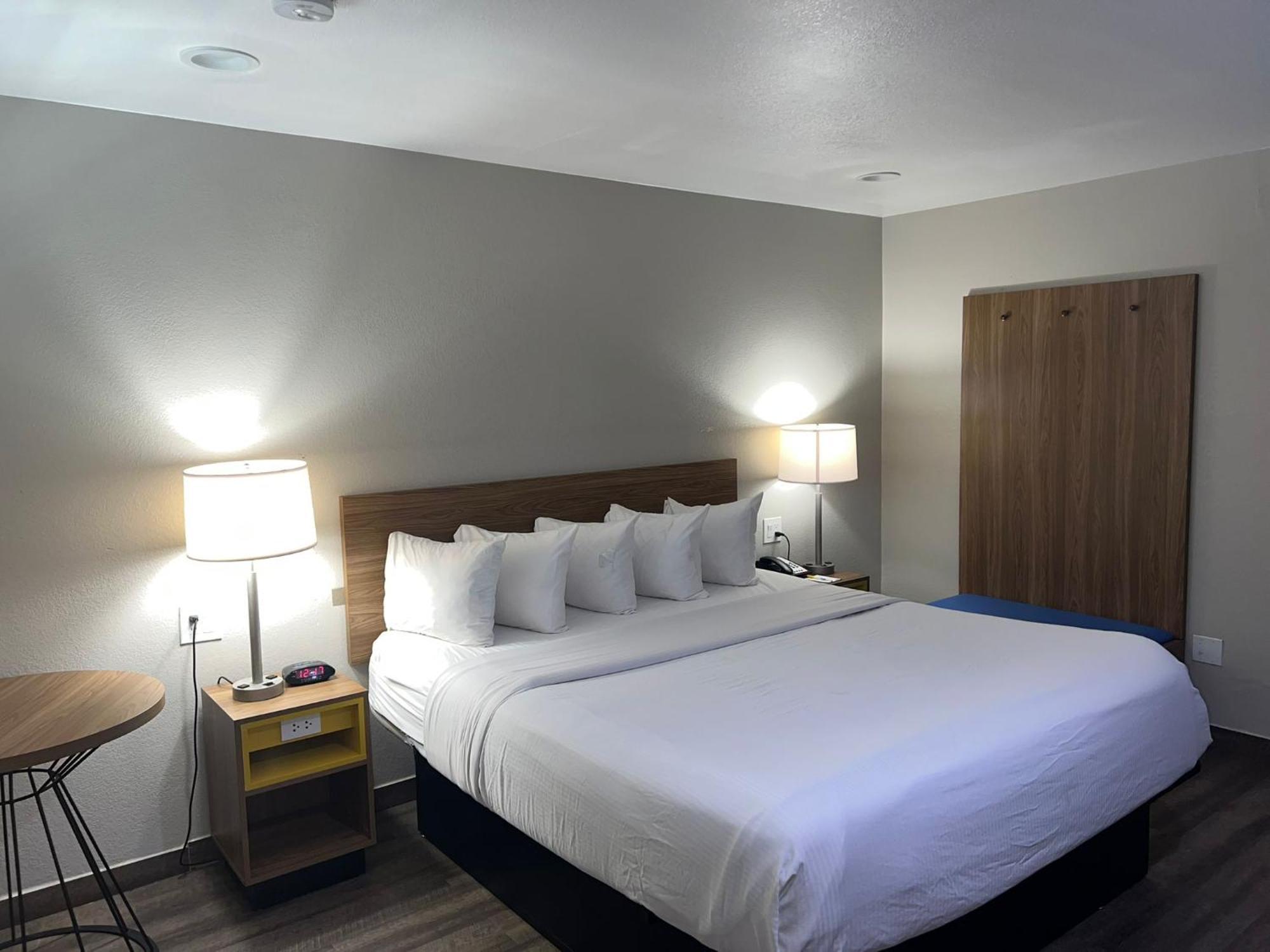Days Inn By Wyndham El Centro Bagian luar foto