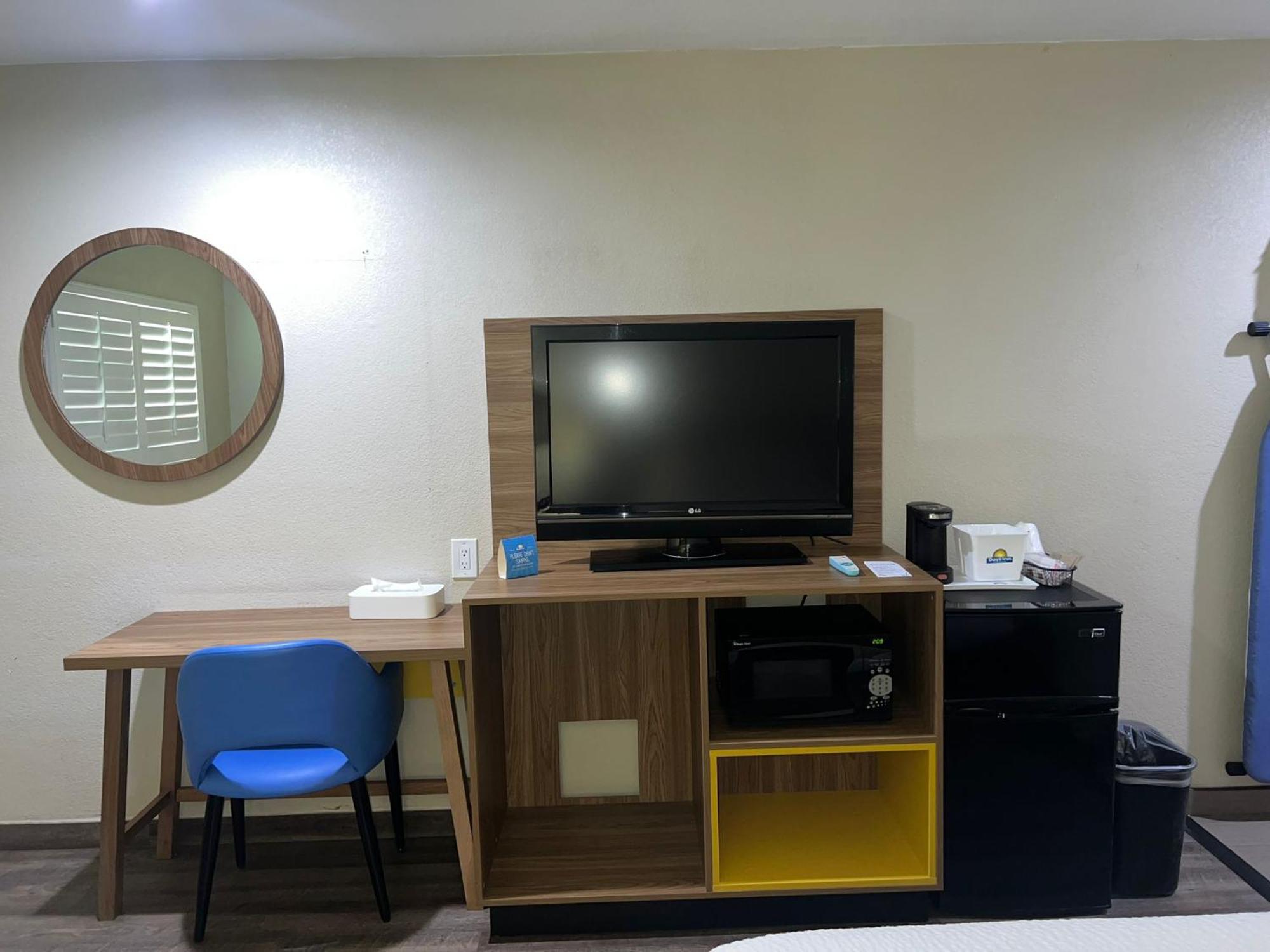 Days Inn By Wyndham El Centro Bagian luar foto