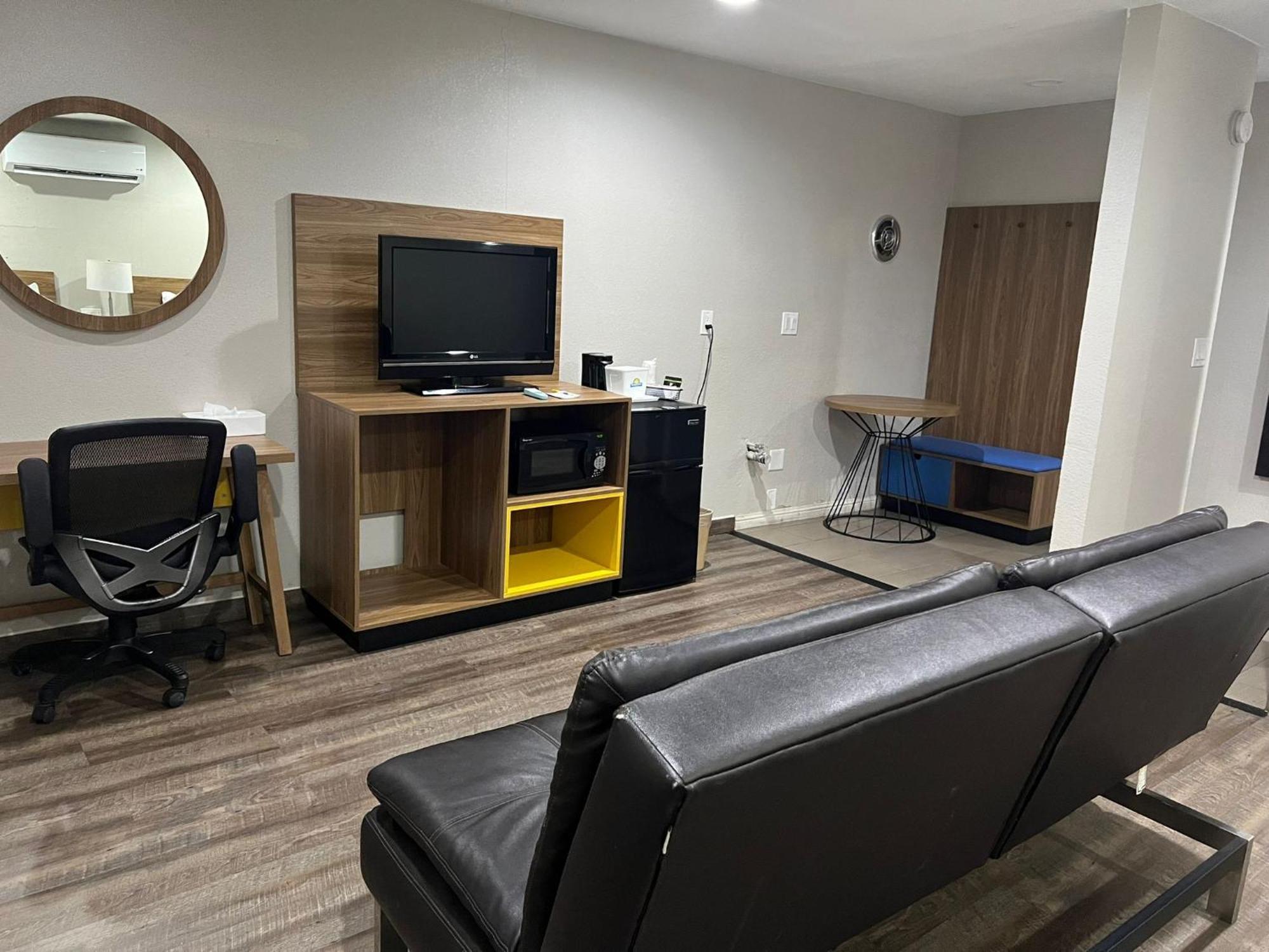 Days Inn By Wyndham El Centro Bagian luar foto