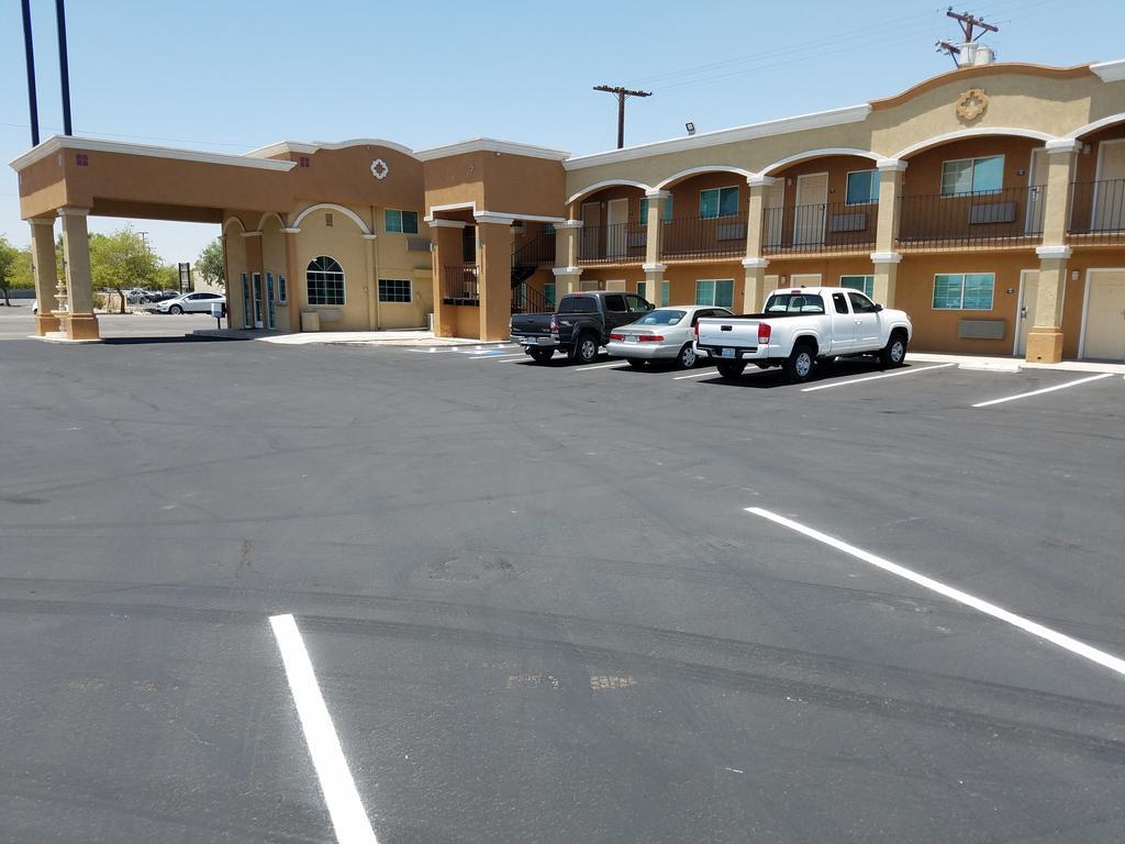 Days Inn By Wyndham El Centro Bagian luar foto
