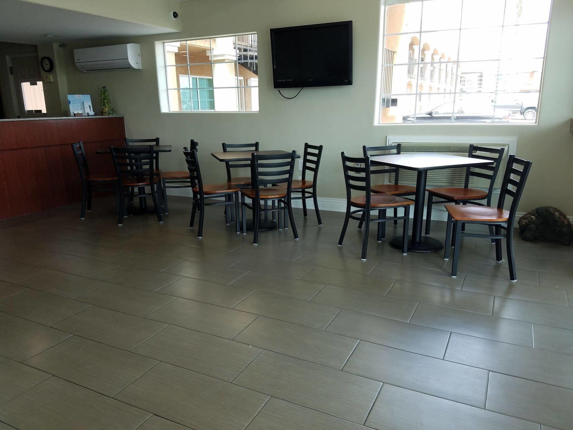 Days Inn By Wyndham El Centro Bagian luar foto