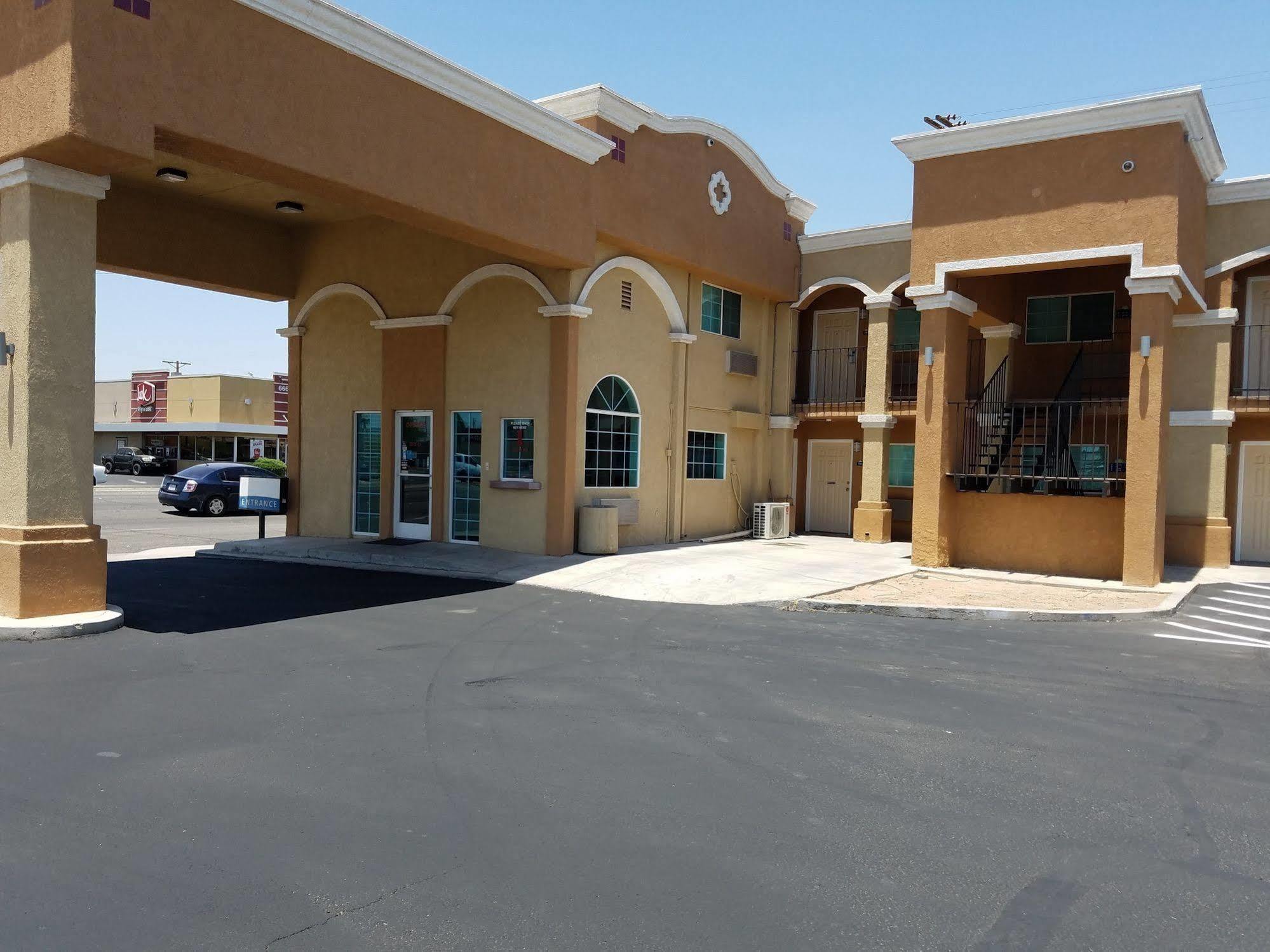 Days Inn By Wyndham El Centro Bagian luar foto